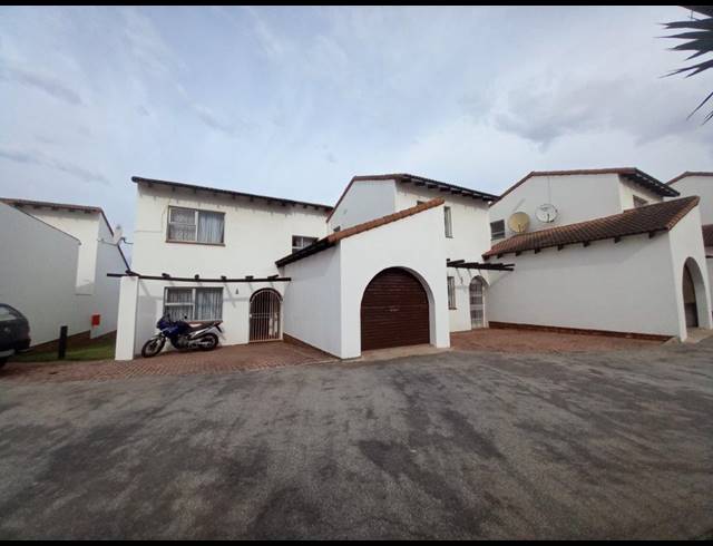 3 BEDROOM TOWNHOUSE RENTED IN BLUEWATER BAY